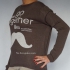 Pull fin taupe motif moustache