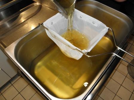 filtre-tres-rapidement-votre-bain-de-friture-huile-chaude-restaurant-boulangerie-pour-faire-des-economies-d-huile-pas-de-consommable-lavage-a-l-eau.jpg