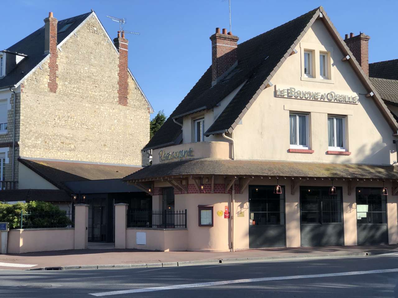 LE BOUCHE A OREILLE - Restaurant à Cabourg (14390) - Adresse et téléphone  sur l'annuaire Hoodspot