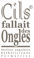 CILS FALLAIT DES ONGLES
